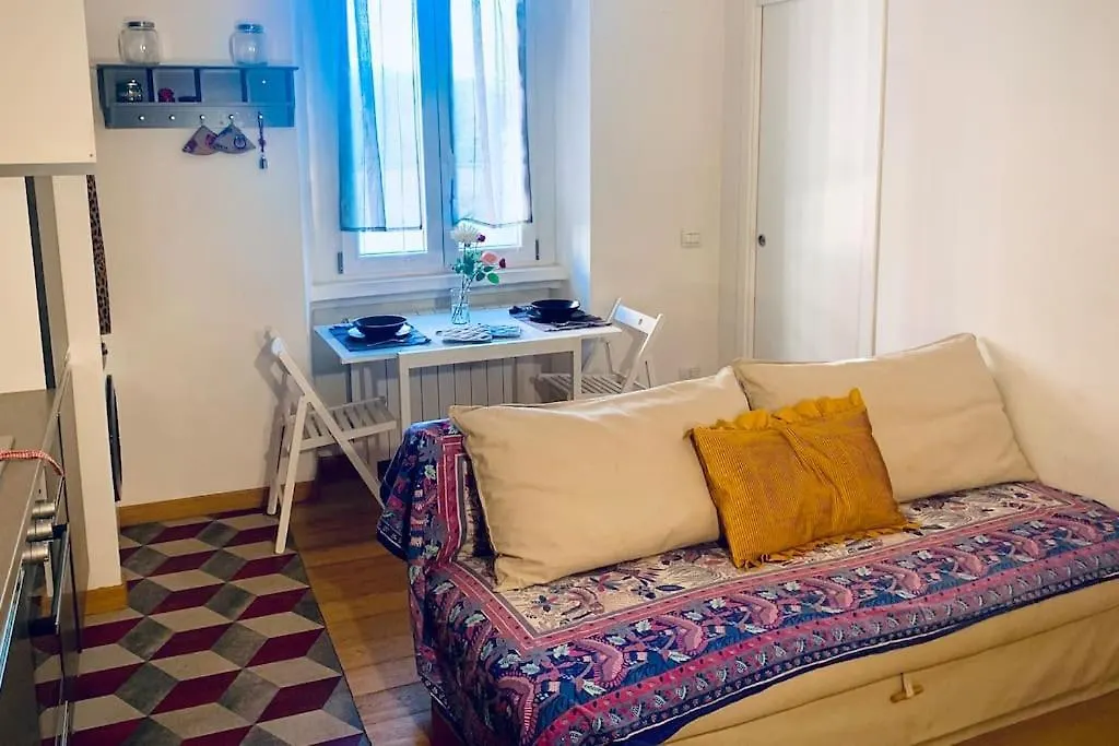 ميلان Ampola Home “Flamingo”