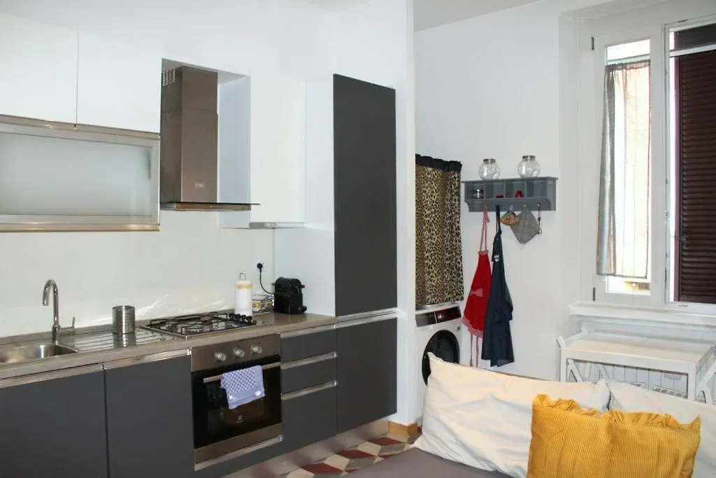 ميلان Ampola Home “Flamingo” 0*,