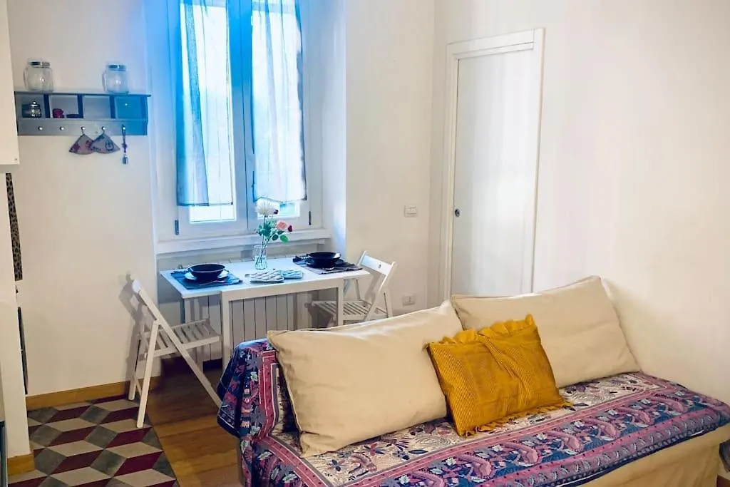 ميلان Ampola Home “Flamingo” 0*,  إيطاليا